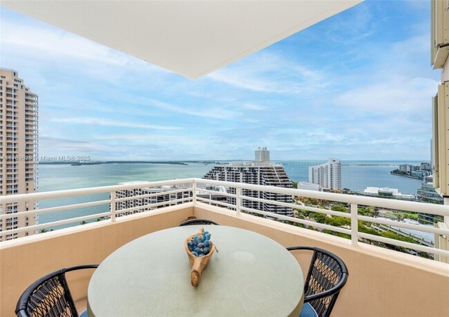 Building Photo - 888 Brickell Key Dr