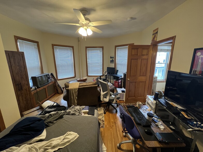 Building Photo - 37 Hancock St