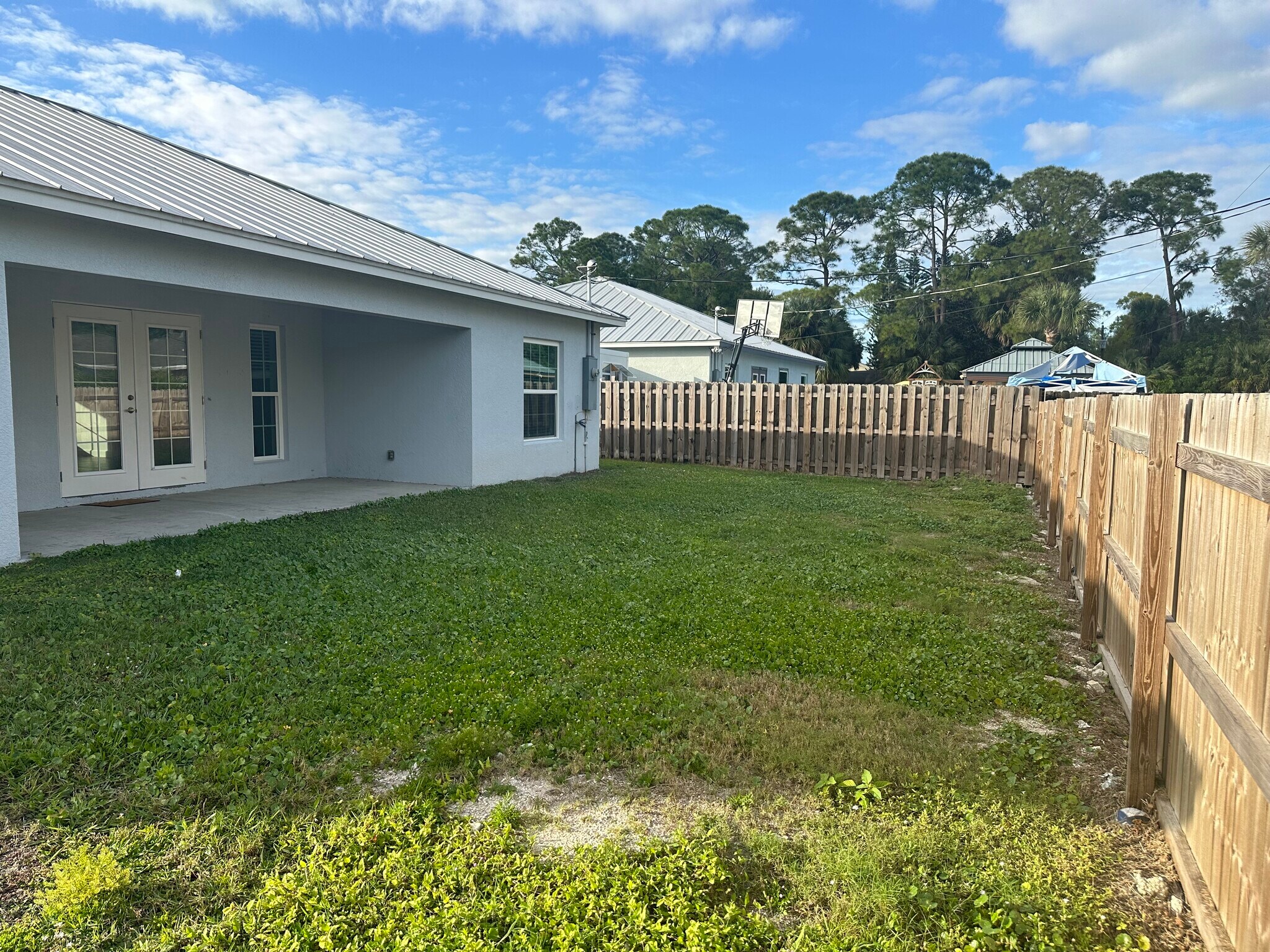 Building Photo - 1216 33rd Ave SW