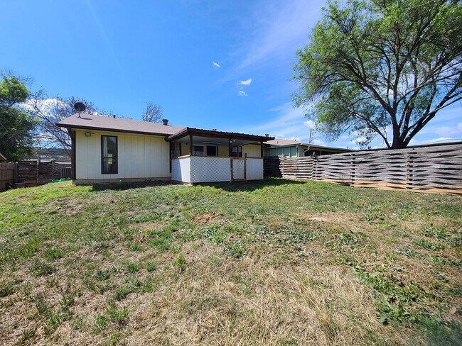 Building Photo - 108 Quail Valley Dr