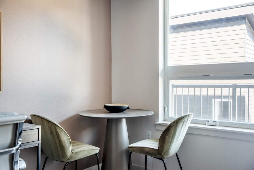 Building Photo - 1530 Belmont Ave