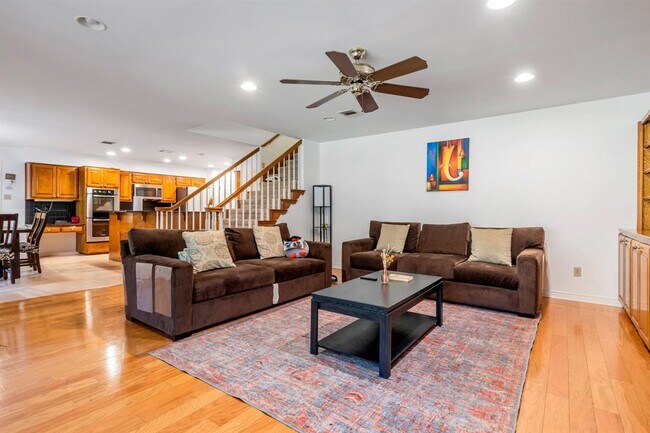 Building Photo - 10903 Chateau Hill