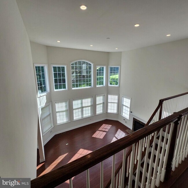 Building Photo - 6493 Fox Glove Ln