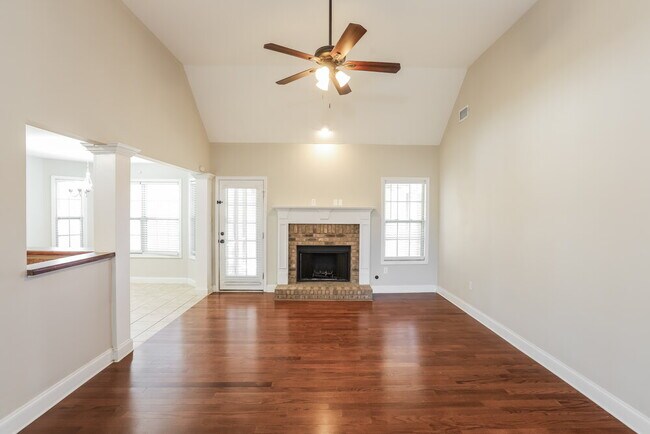 Building Photo - 303 Surrey Ct