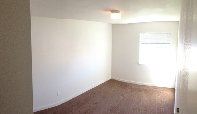 Building Photo - A sweetheart of a home !