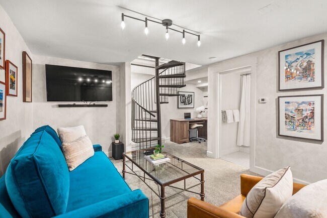 Building Photo - 250 S Original St