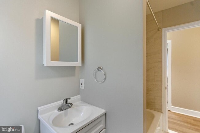 Building Photo - 2530 Collins St