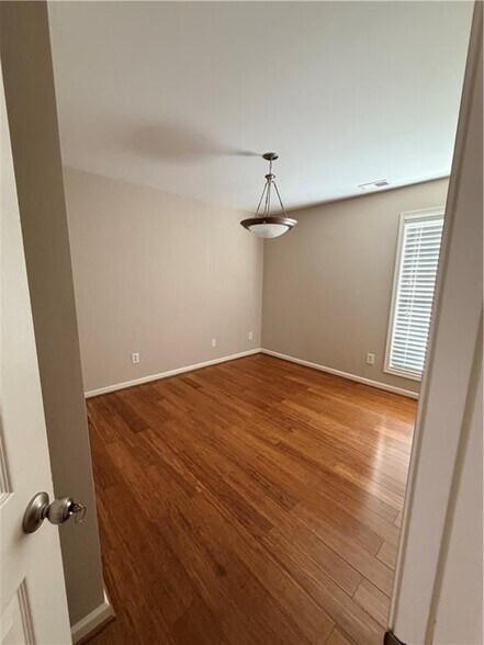 Building Photo - 2118 Newbury Oaks Dr