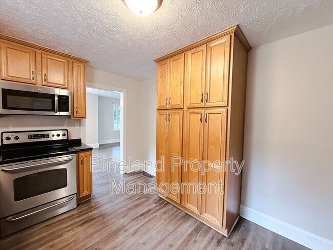 Building Photo - 5300 Walnut Dr
