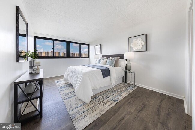 Building Photo - 5911 Edsall Rd