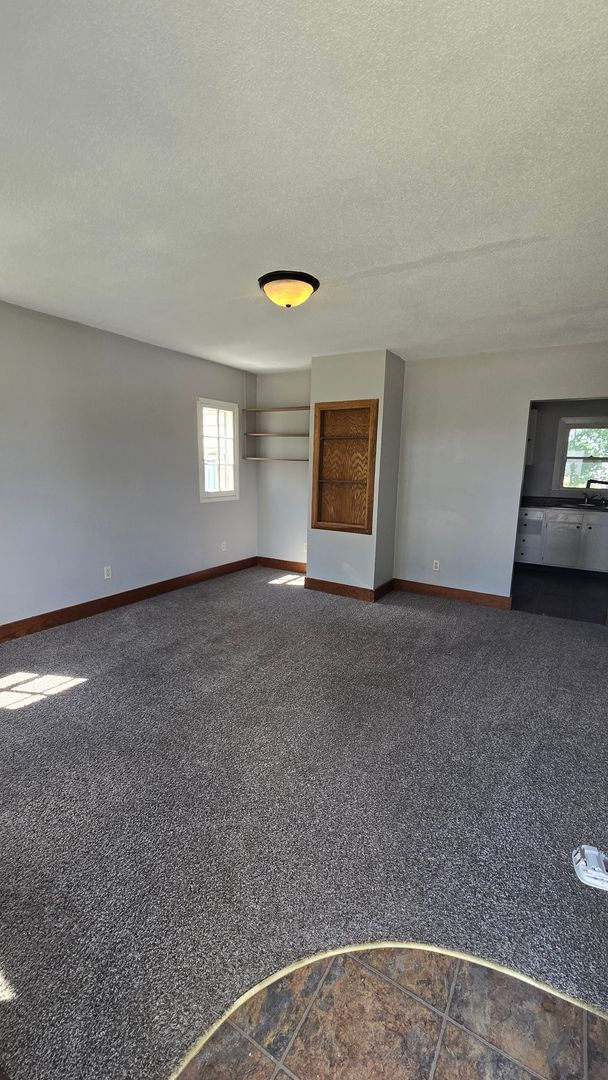 Building Photo - Charming 1 Bedroom Home with Large Yard & Garage