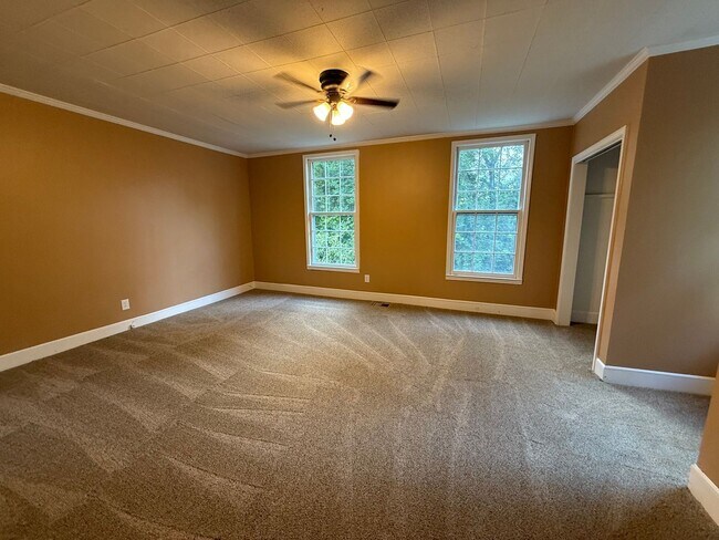Building Photo - 4 Bedrooms, 2 Bathrooms - Home in Rome!