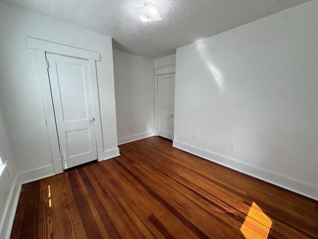 Building Photo - 134-136-136 Woodlawn St