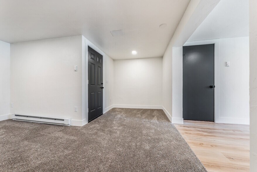 Building Photo - 1000 W McKinley Ave