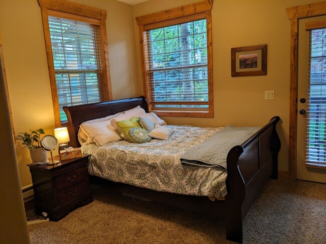 Building Photo - Furnished 3 BR Main Level Condo available ...
