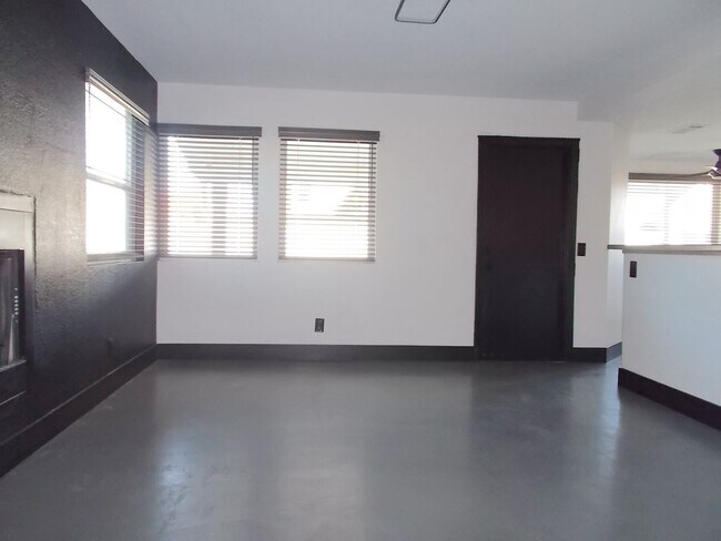 Building Photo - Spacious 4-Bed Home in Quiet Las Vegas Cul-de-Sac with Private Backyard