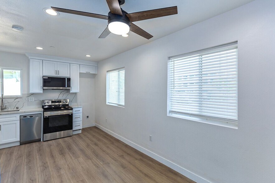 Building Photo - 2013 Walnut