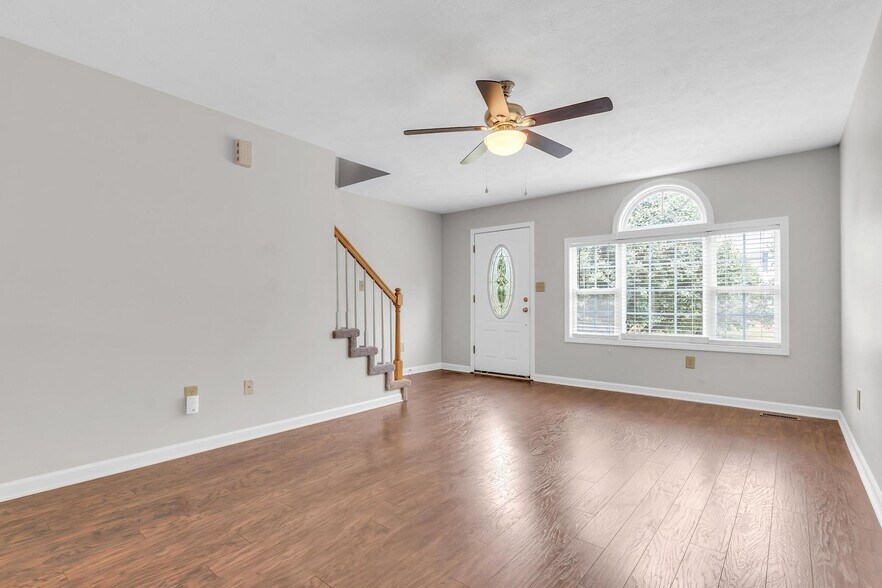 Building Photo - 228 Amanda Ln