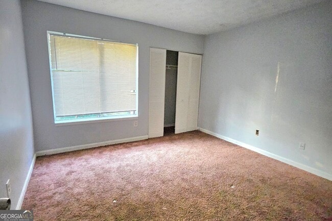 Building Photo - 3575 Oakvale Rd