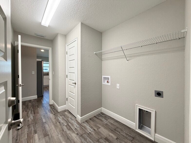Building Photo - 9 Larch Dr