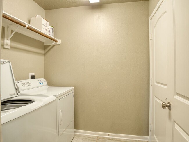 Building Photo - Spacious Single-Family Home Available Now!