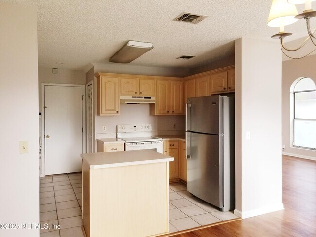 Building Photo - 2159 St Martins Dr E