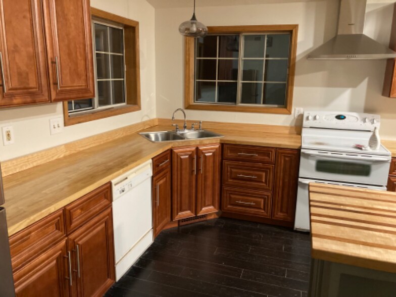Building Photo - 60637 Devon Cir