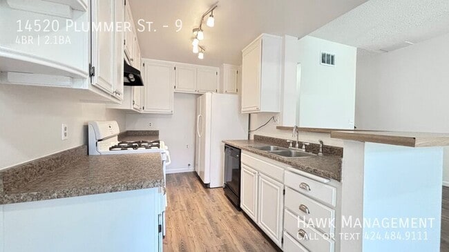 Building Photo - 14520 Plummer St
