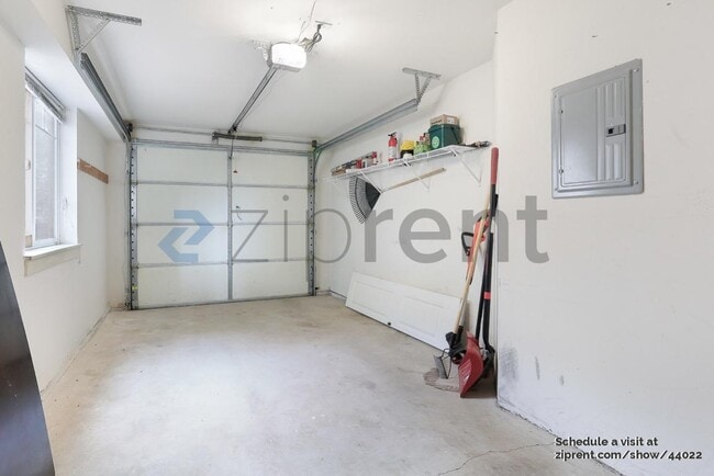 Building Photo - 10544 Midvale Ave N