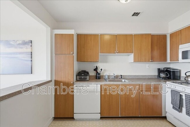 Building Photo - 4201 Cherry Hill Rd