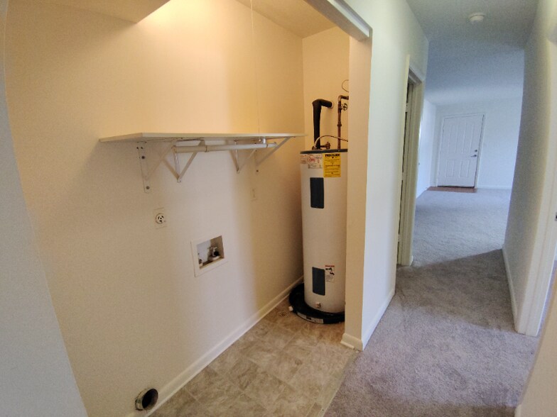 Building Photo - 600 Reusens Rd