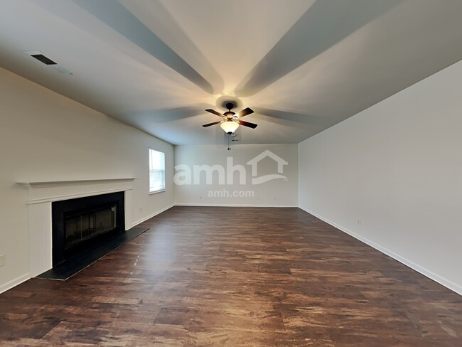 Building Photo - 5124 Kiev Dr
