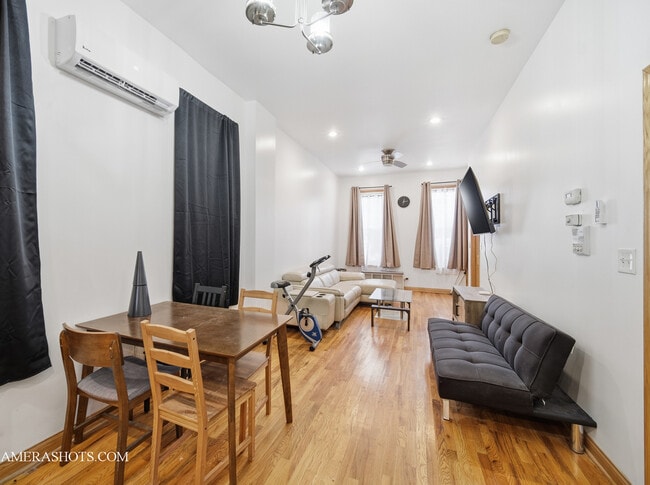 Building Photo - 2452 W Arthington St