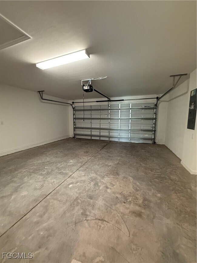 Building Photo - 3850 Treasure Oak Wy