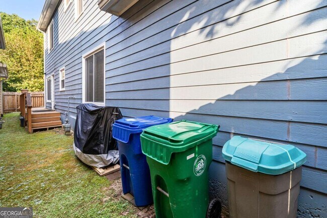 Building Photo - 529 Eastland Dr