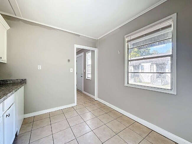 Building Photo - 6377 Lamar Dr