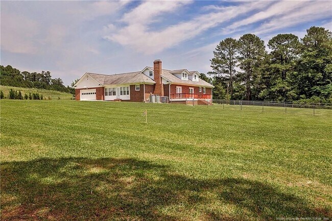 Building Photo - 329 Eddies Ln