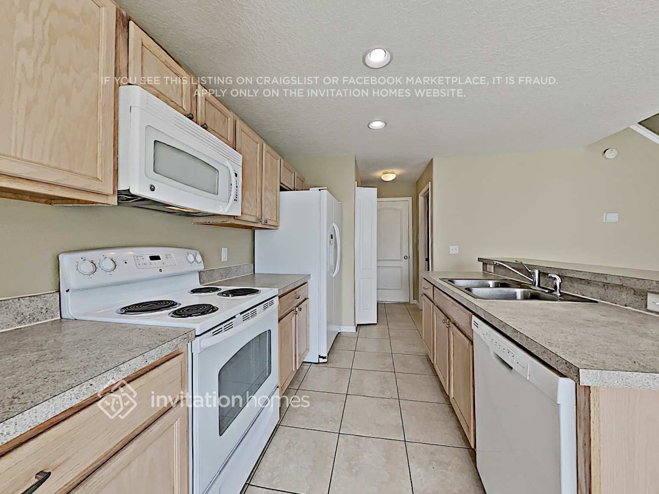 Building Photo - 1579 Tiverton Blvd