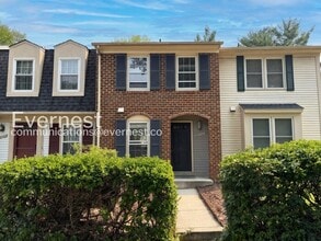 Building Photo - 2 Bed/2 Bath Town Home with Modern Amenities / Vouchers Accepted / Available Now!