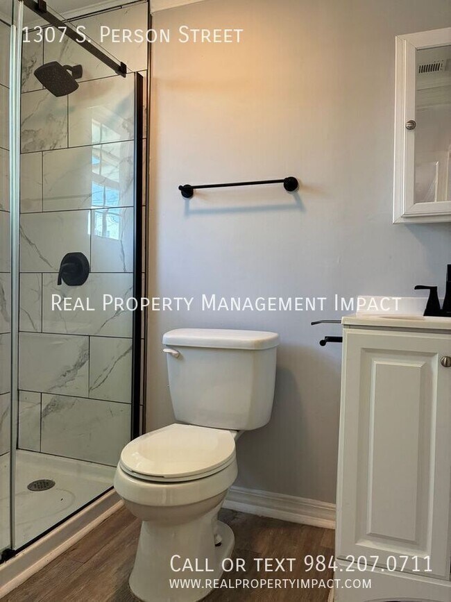 Building Photo - 1307 S Person St