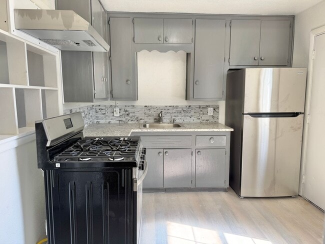 Building Photo - 3-Bedroom Home with Updated Kitchen