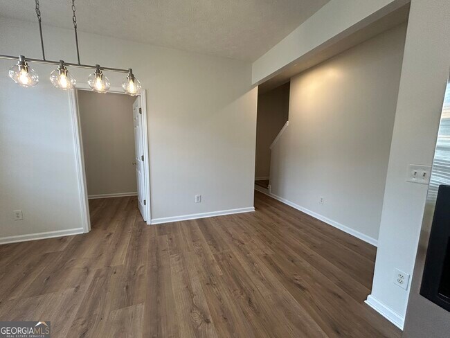 Building Photo - 3051 Kentmere Dr