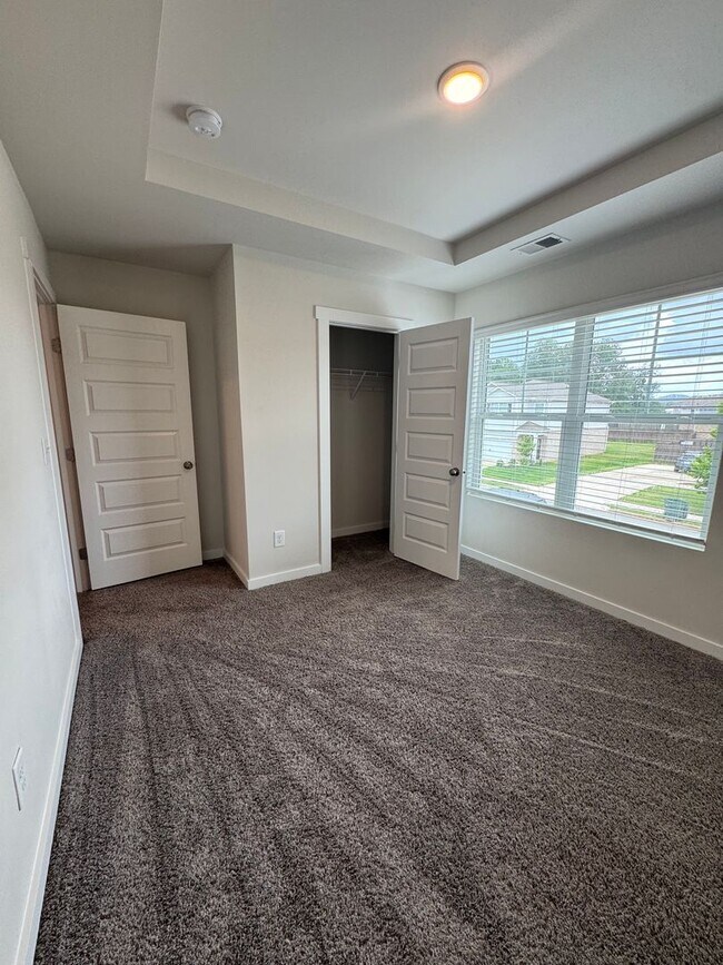 Building Photo - Spacious 3-Bedroom Home with Loft – Minute...