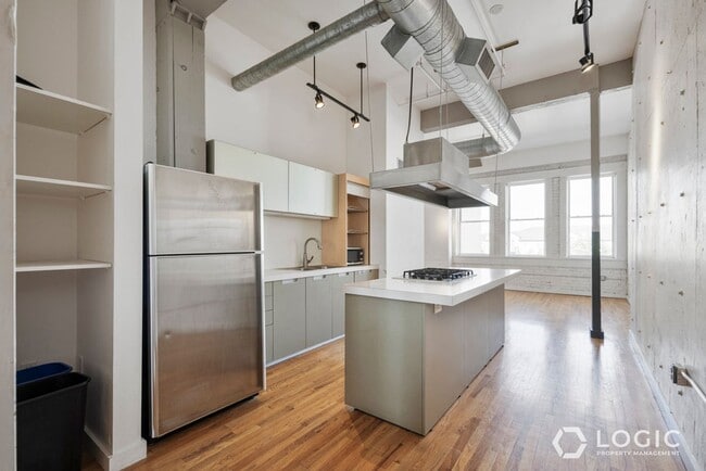 Building Photo - 159 W Broadway-304