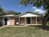 Building Photo - 2303 Debra Cir