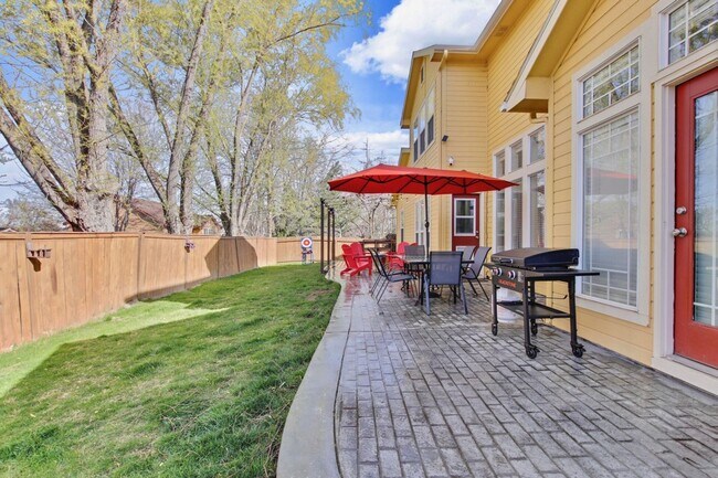 Building Photo - Fully Furnished 5 Bedroom Home in Eagle Id...