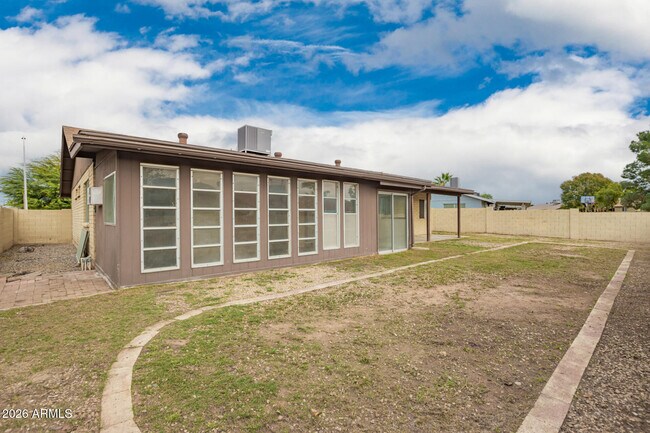 Building Photo - 5055 W Vogel Ave