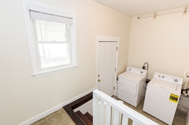 Building Photo - 103 Magoun Ave