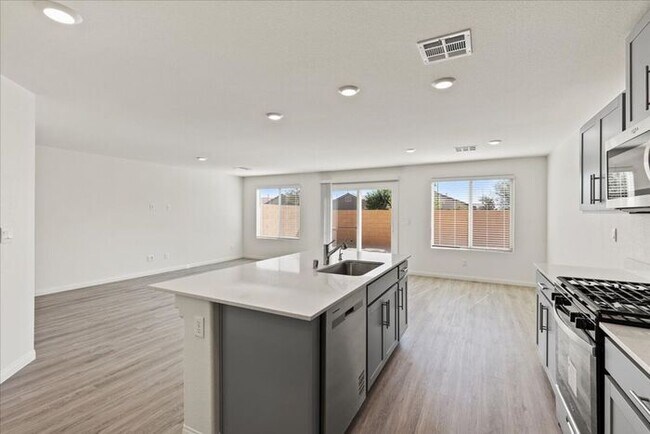 Building Photo - Modern 4-Bedroom Home with Turf Backyard in Gated Community