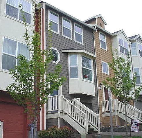Primary Photo - Beautifully Updated Townhouse with New Car...